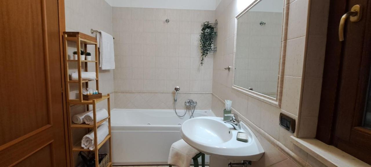 Regina Ciclarum Suite Fiumicino Extérieur photo